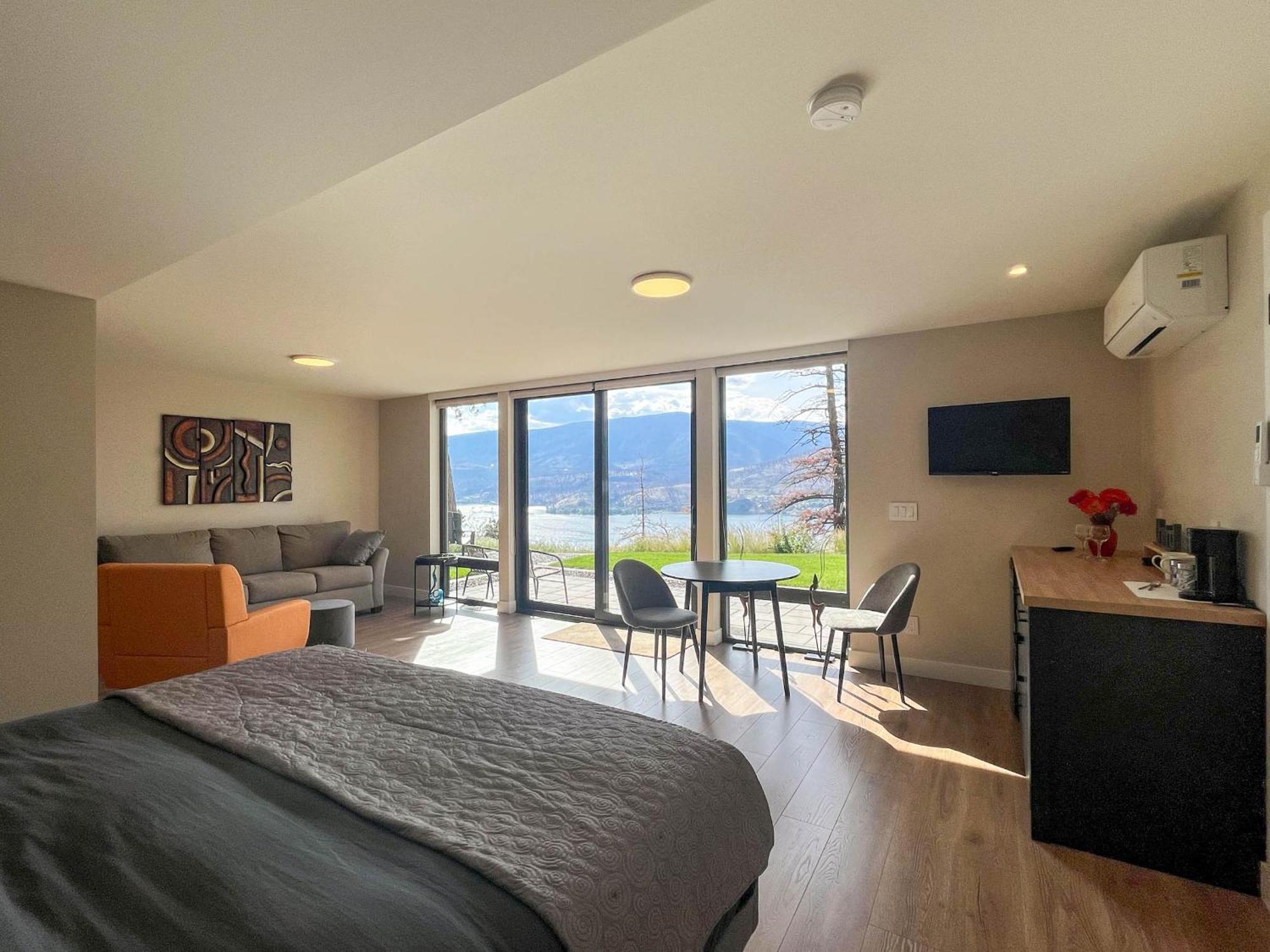 Kelowfornia Lakeview Retreat Kelowna Esterno foto