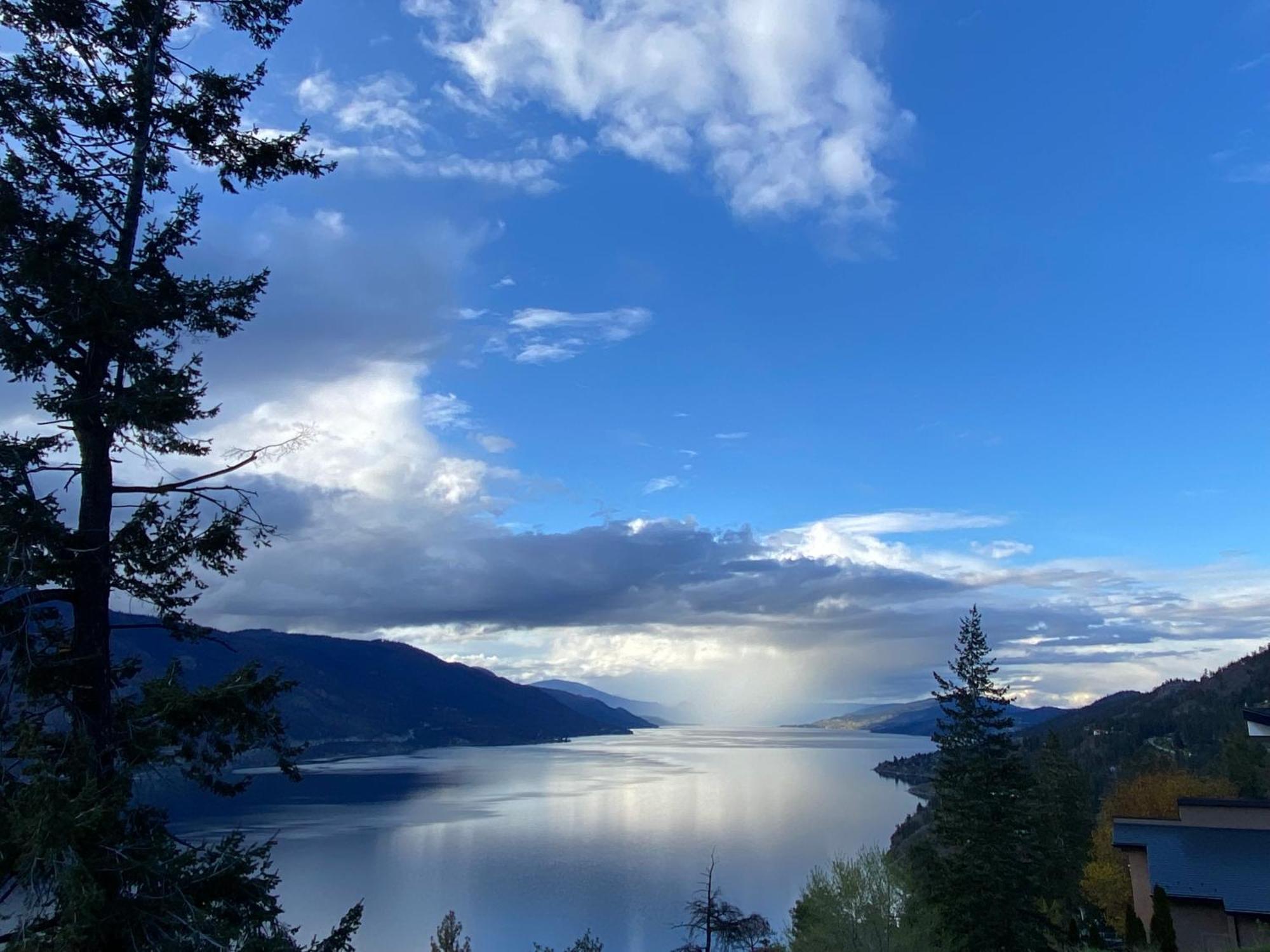 Kelowfornia Lakeview Retreat Kelowna Esterno foto