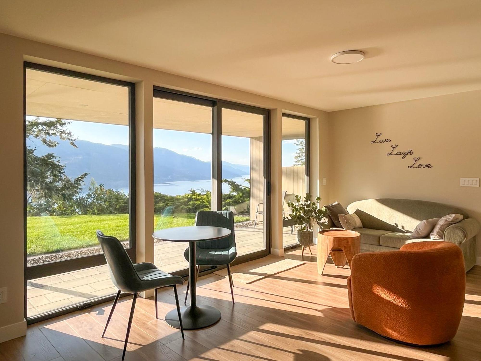 Kelowfornia Lakeview Retreat Kelowna Esterno foto