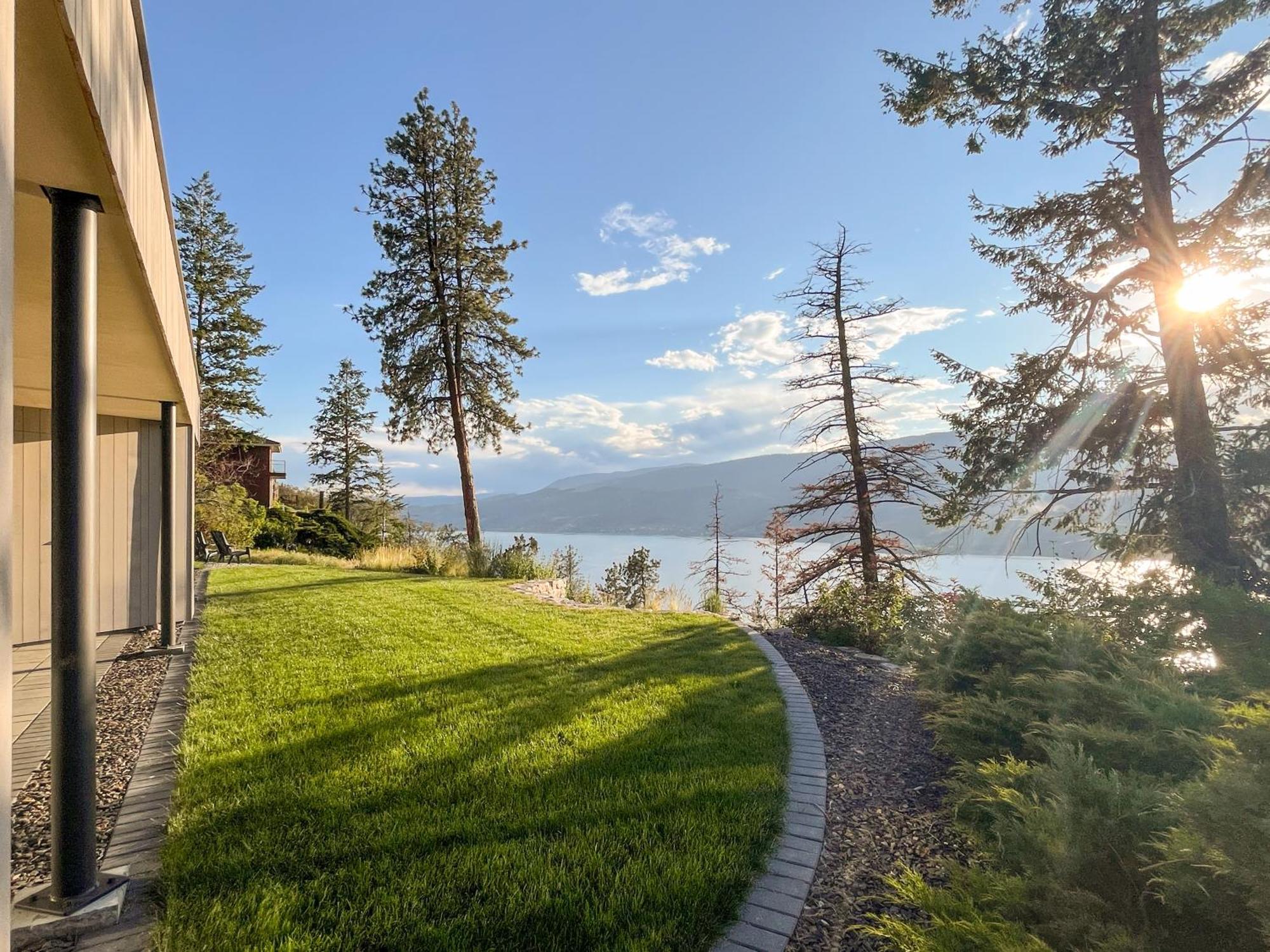Kelowfornia Lakeview Retreat Kelowna Esterno foto