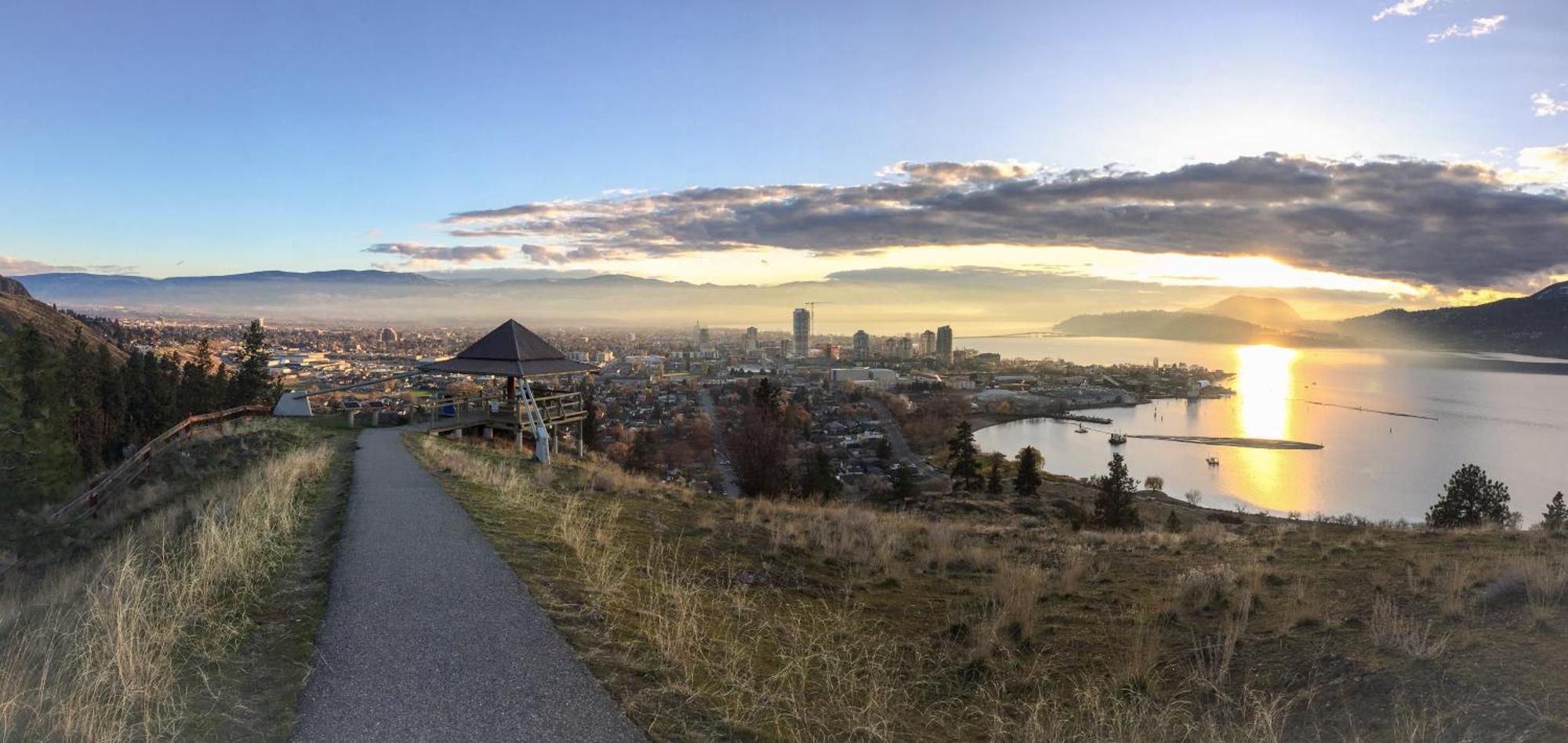 Kelowfornia Lakeview Retreat Kelowna Esterno foto