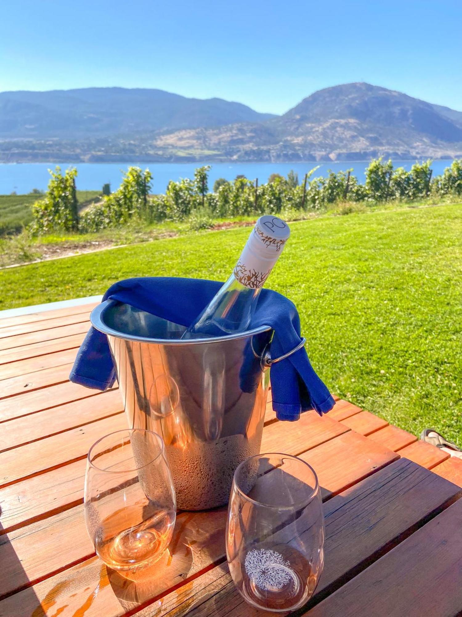 Kelowfornia Lakeview Retreat Kelowna Esterno foto